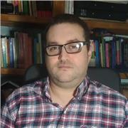 Licenciado y Profesor en Comunicación Social. Me dispongo para ayudar en español a personas con conocimientos básicos que quieras mejorar su habla o escritura